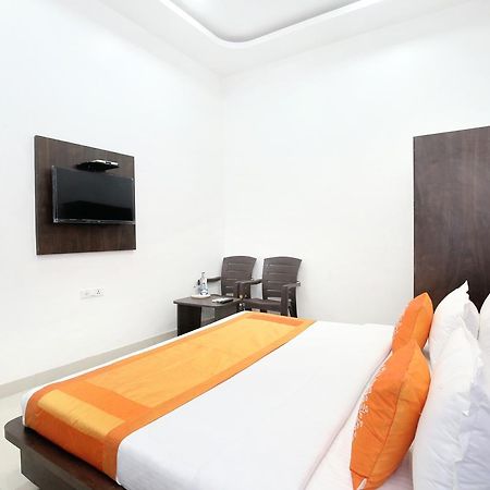Oyo 11421 Regal Residency Hotel Amritsar Buitenkant foto