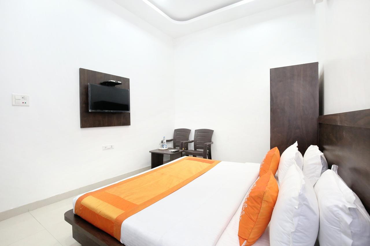 Oyo 11421 Regal Residency Hotel Amritsar Buitenkant foto