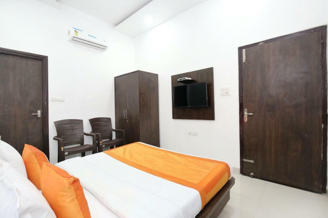 Oyo 11421 Regal Residency Hotel Amritsar Buitenkant foto