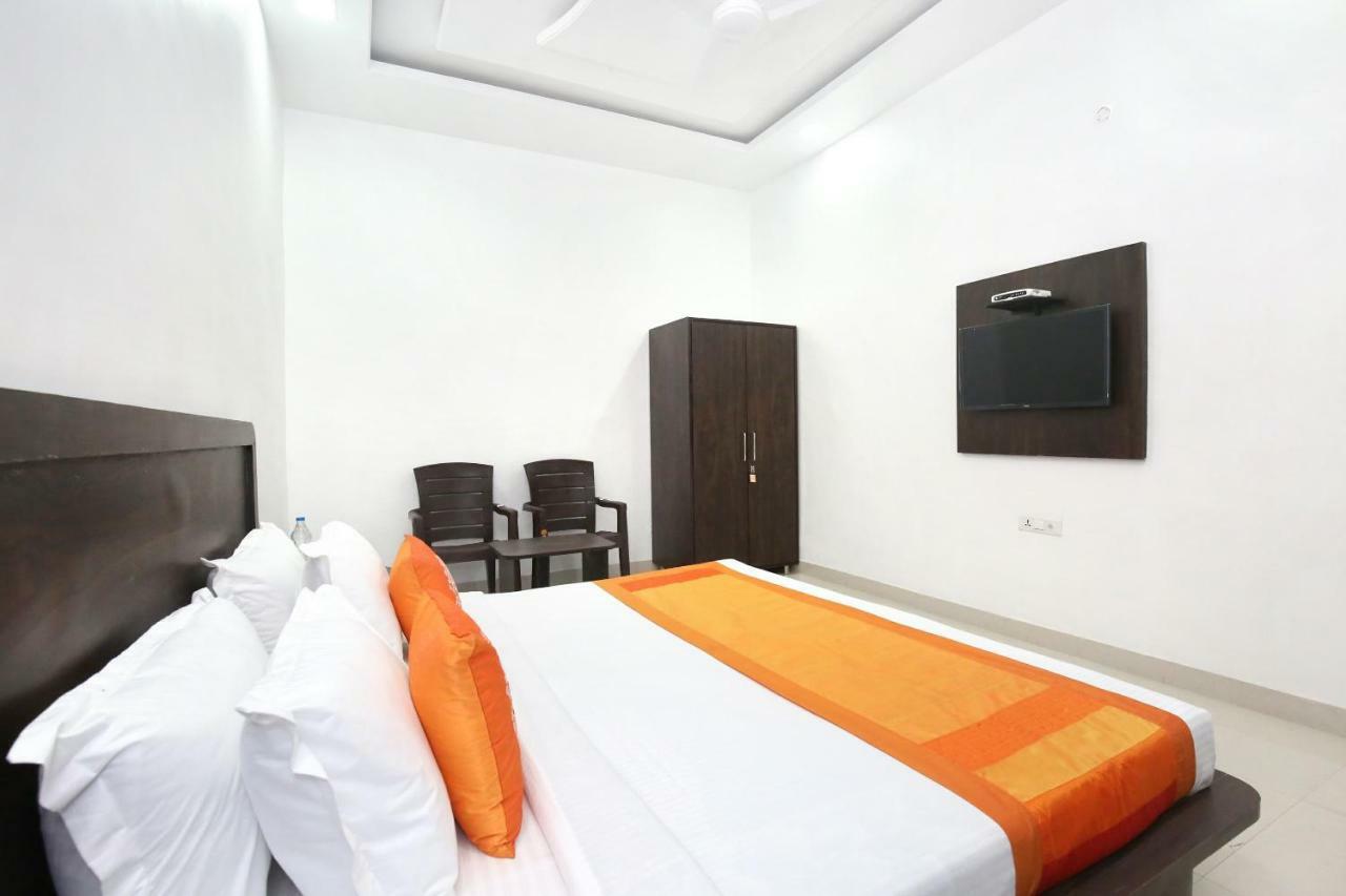 Oyo 11421 Regal Residency Hotel Amritsar Buitenkant foto